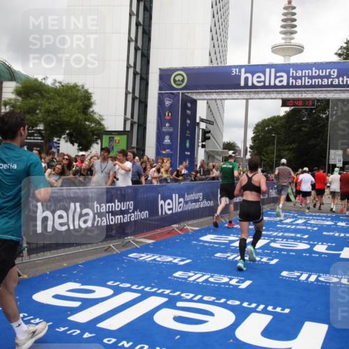 29.06.2025 - hella hamburg halbmarathon Michael Strokosch http://msf.ph/oto/8216848 29.06.2025 10:48:12 Ziel 1086, 1914, 4324, 4711, 9544, 9626, 9638, 12685, 12706, 12724, 12747, 13570, 14192, 14814, 15590, 15973, 15981, 16094, 16149, 16269 meine-sportfotos.de