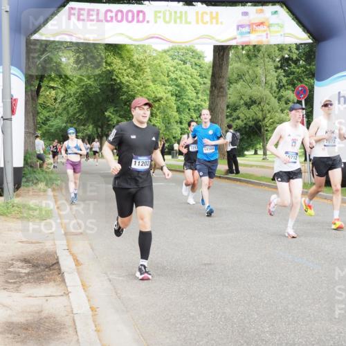 29.06.2025 - hella hamburg halbmarathon MichiJ http://msf.ph/oto/8216858 29.06.2025 10:23:43 Zwischen KM18-KM19 57, 1217, 5048, 6169, 7972, 9519, 11202, 14388, 16712 meine-sportfotos.de