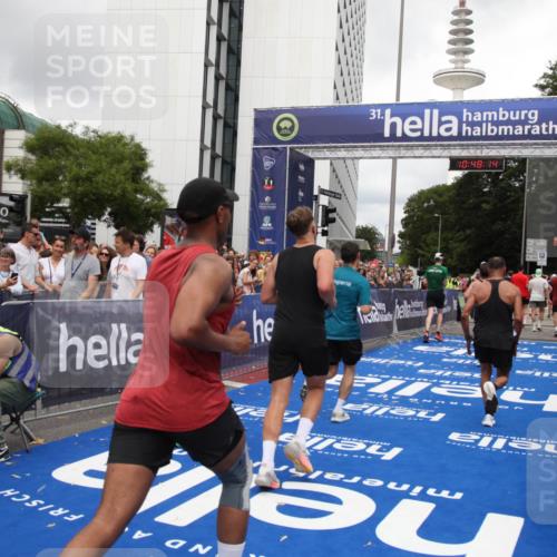 29.06.2025 - hella hamburg halbmarathon Michael Strokosch http://msf.ph/oto/8216891 29.06.2025 10:48:13 Ziel 1914, 4324, 4711, 9544, 9626, 9638, 12685, 12706, 13570, 14192, 14814, 15590, 15973, 15981, 16094, 16149, 16269 meine-sportfotos.de