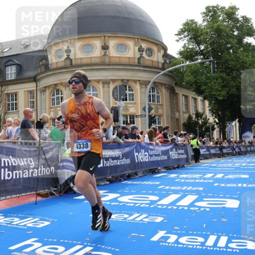 29.06.2025 - hella hamburg halbmarathon Strokosch-Dieckow http://msf.ph/oto/8216902 29.06.2025 10:25:41 Ziel 4338, 11228, 14107 meine-sportfotos.de