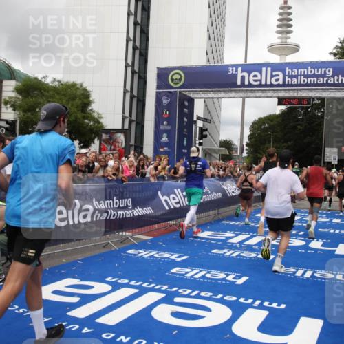 29.06.2025 - hella hamburg halbmarathon Michael Strokosch http://msf.ph/oto/8216953 29.06.2025 10:48:15 Ziel 1914, 4711, 7599, 8916, 9544, 9626, 9638, 11211, 12685, 14192, 14814, 15590, 15629, 15973, 15981, 16094, 16269, 19127 meine-sportfotos.de