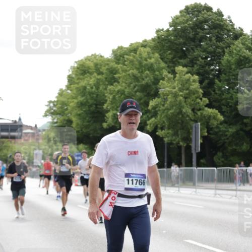 29.06.2025 - hella hamburg halbmarathon Jannik Wohlers http://msf.ph/oto/8216954 29.06.2025 10:27:05 Lombardsbrücke 4372, 5285, 5825, 6214, 10158, 11256, 11766, 12500, 14206, 17427, 17791, 18012, 18097, 18766 meine-sportfotos.de