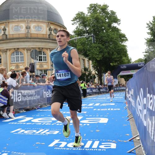 29.06.2025 - hella hamburg halbmarathon Strokosch-Dieckow http://msf.ph/oto/8216957 29.06.2025 10:25:45 Ziel 11228, 14107, 17258, 18692 meine-sportfotos.de