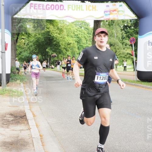 29.06.2025 - hella hamburg halbmarathon MichiJ http://msf.ph/oto/8216973 29.06.2025 10:23:44 Zwischen KM18-KM19 57, 1217, 5048, 6169, 7972, 9519, 11202, 14388, 16712 meine-sportfotos.de