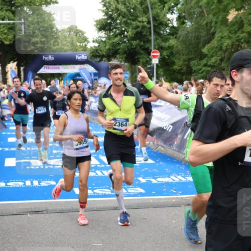 29.06.2025 - hella hamburg halbmarathon Zöllner http://msf.ph/oto/8216978 29.06.2025 10:51:30 Ziel 1335, 2364, 2411, 2946, 5820, 7943, 8989, 9214, 9656, 11124, 11422, 13403, 13792, 15871, 15950, 16357, 17131, 18489 meine-sportfotos.de