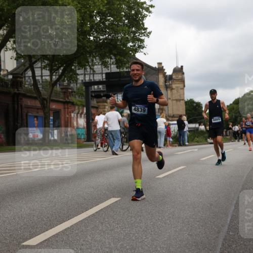 29.06.2025 - hella hamburg halbmarathon Yannick Fuchs http://msf.ph/oto/8216980 29.06.2025 10:45:47 20KM 2364, 2396, 2397, 2670, 2718, 2818, 4033, 4814, 4839, 4967, 5008, 5087, 5102, 6286, 6657, 6776, 7786, 8371, 8413, 8710, 8856, 9074, 9476, 9656, 9739, 9793, 9869, 10868, 11551, 11791, 12224, 12450, 12580, 13015, 13051, 13403, 13707, 13726, 13792, 13799, 14012, 14248, 14865, 14994, 15356, 15496, 15643, 15727, 15831, 16179, 16591, 17033, 17131, 17530, 17682, 17815, 17962, 17978, 17997, 18019, 18475, 18869, 18982, 19020 meine-sportfotos.de