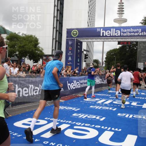 29.06.2025 - hella hamburg halbmarathon Michael Strokosch http://msf.ph/oto/8216994 29.06.2025 10:48:15 Ziel 1914, 4711, 7599, 8916, 9544, 9626, 9638, 11211, 12685, 14192, 14814, 15590, 15629, 15973, 15981, 16094, 16269, 19127 meine-sportfotos.de