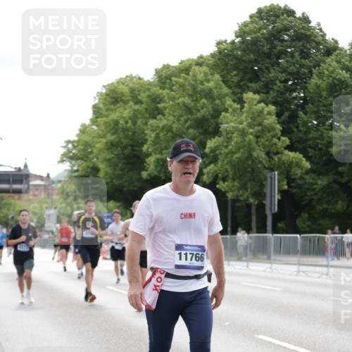29.06.2025 - hella hamburg halbmarathon Jannik Wohlers http://msf.ph/oto/8216997 29.06.2025 10:27:05 Lombardsbrücke 4372, 5285, 5825, 6214, 10158, 11256, 11766, 12500, 14206, 17427, 17791, 18012, 18097, 18766 meine-sportfotos.de