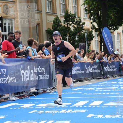 29.06.2025 - hella hamburg halbmarathon Strokosch-Dieckow http://msf.ph/oto/8217018 29.06.2025 10:25:53 Ziel 9767, 10468, 17258, 18692 meine-sportfotos.de