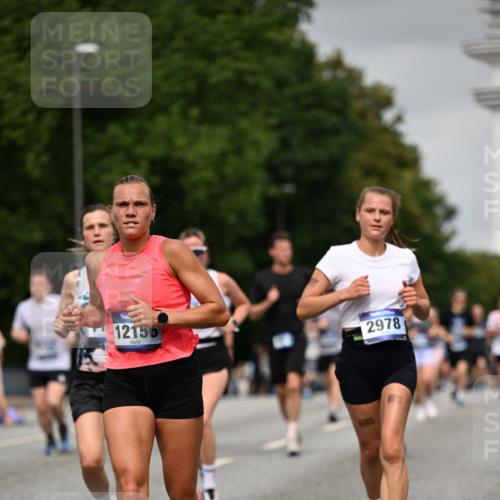 29.06.2025 - hella hamburg halbmarathon Dr. Thomas Lammeyer http://msf.ph/oto/8217036 29.06.2025 10:12:50 Kennedybrücke 1147, 1188, 2427, 2978, 4859, 5100, 5885, 6590, 6674, 6918, 7198, 7348, 7453, 9457, 9616, 9718, 9823, 9951, 9958, 9966, 10092, 10609, 10857 meine-sportfotos.de