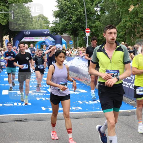 29.06.2025 - hella hamburg halbmarathon Zöllner http://msf.ph/oto/8217070 29.06.2025 10:51:31 Ziel 1335, 2411, 2946, 5820, 7943, 9214, 9656, 11422, 13403, 13792, 15871, 15950, 16357, 17131 meine-sportfotos.de