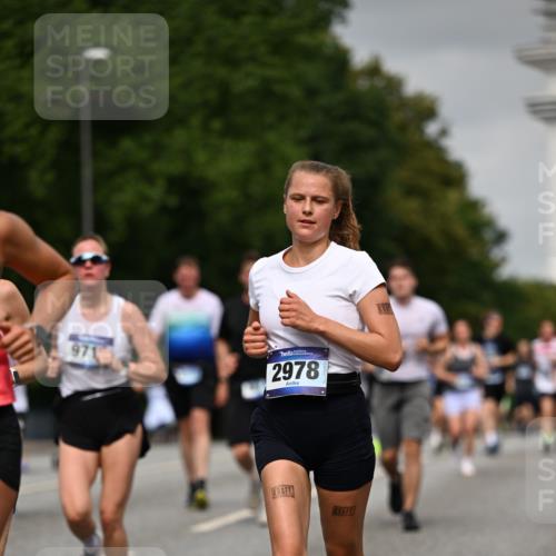 29.06.2025 - hella hamburg halbmarathon Dr. Thomas Lammeyer http://msf.ph/oto/8217089 29.06.2025 10:12:51 Kennedybrücke 1147, 1188, 2427, 2978, 3762, 4859, 5100, 5885, 6590, 6674, 6918, 7198, 7348, 7453, 9457, 9616, 9718, 9823, 9951, 9958, 9966, 10092, 10609, 10857 meine-sportfotos.de