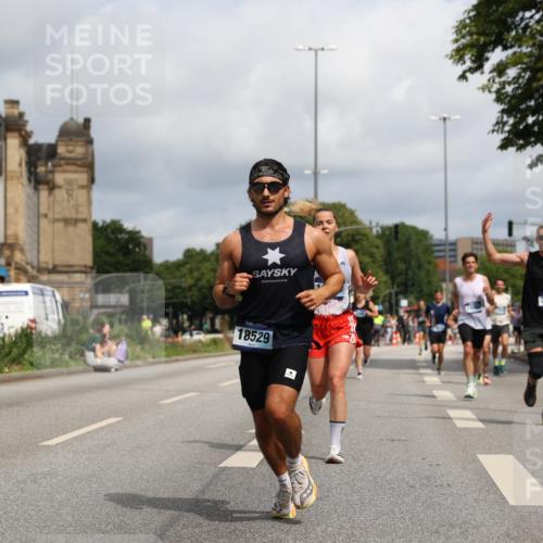 29.06.2025 - hella hamburg halbmarathon Yannick Fuchs http://msf.ph/oto/8217093 29.06.2025 10:32:55 20KM 1042, 1615, 1688, 1710, 2296, 2745, 2849, 3530, 4148, 6095, 7110, 7229, 8002, 8091, 8571, 9171, 9643, 11049, 11952, 12915, 13755, 14274, 14688, 14992, 16075, 17623, 18276, 18529, 18584, 18723 meine-sportfotos.de