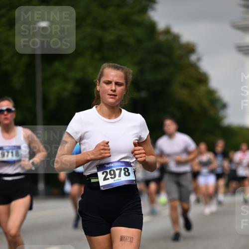 29.06.2025 - hella hamburg halbmarathon Dr. Thomas Lammeyer http://msf.ph/oto/8217112 29.06.2025 10:12:51 Kennedybrücke 1147, 1188, 2427, 2978, 3762, 4859, 5100, 5885, 6590, 6674, 6918, 7198, 7348, 7453, 9457, 9616, 9718, 9823, 9951, 9958, 9966, 10092, 10609, 10857 meine-sportfotos.de