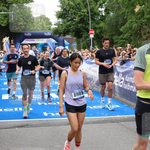 29.06.2025 - hella hamburg halbmarathon Zöllner http://msf.ph/oto/8217122 29.06.2025 10:51:31 Ziel 1335, 2411, 2946, 5820, 7943, 9214, 9656, 11422, 13403, 13792, 15871, 15950, 16357, 17131 meine-sportfotos.de