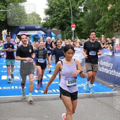 29.06.2025 - hella hamburg halbmarathon Zöllner http://msf.ph/oto/8217141 29.06.2025 10:51:31 Ziel 1335, 2411, 2946, 5820, 7943, 9214, 9656, 11422, 13403, 13792, 15871, 15950, 16357, 17131 meine-sportfotos.de