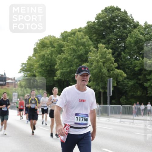 29.06.2025 - hella hamburg halbmarathon Jannik Wohlers http://msf.ph/oto/8217143 29.06.2025 10:27:05 Lombardsbrücke 4372, 5285, 5825, 6214, 10158, 11256, 11766, 12500, 14206, 17427, 17791, 18012, 18097, 18766 meine-sportfotos.de