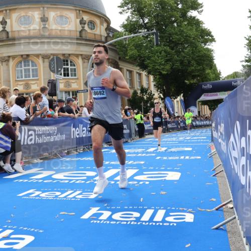 29.06.2025 - hella hamburg halbmarathon Strokosch-Dieckow http://msf.ph/oto/8217148 29.06.2025 10:25:56 Ziel 9767, 10468, 13779, 17003, 17258, 18692 meine-sportfotos.de