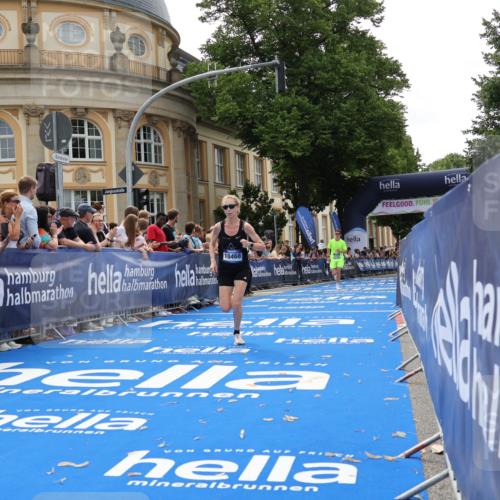 29.06.2025 - hella hamburg halbmarathon Strokosch-Dieckow http://msf.ph/oto/8217177 29.06.2025 10:25:56 Ziel 9767, 10468, 13779, 17003, 17258, 18692 meine-sportfotos.de
