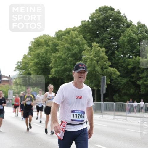 29.06.2025 - hella hamburg halbmarathon Jannik Wohlers http://msf.ph/oto/8217179 29.06.2025 10:27:05 Lombardsbrücke 4372, 5285, 5825, 6214, 10158, 11256, 11766, 12500, 14206, 17427, 17791, 18012, 18097, 18766 meine-sportfotos.de