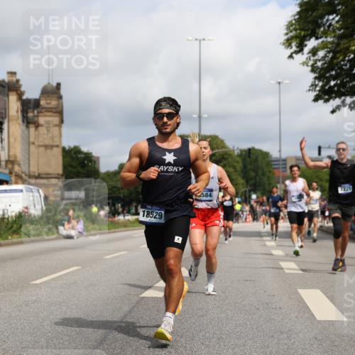 29.06.2025 - hella hamburg halbmarathon Yannick Fuchs http://msf.ph/oto/8217184 29.06.2025 10:32:55 20KM 1042, 1615, 1688, 1710, 2296, 2745, 2849, 3530, 4148, 6095, 7110, 7229, 8002, 8091, 8571, 9171, 9643, 11049, 11952, 12915, 13755, 14274, 14688, 14992, 16075, 17623, 18276, 18529, 18584, 18723 meine-sportfotos.de