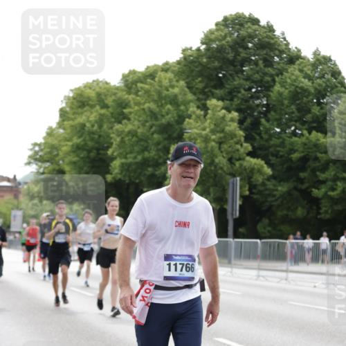 29.06.2025 - hella hamburg halbmarathon Jannik Wohlers http://msf.ph/oto/8217216 29.06.2025 10:27:05 Lombardsbrücke 4372, 5285, 5825, 6214, 10158, 11256, 11766, 12500, 14206, 17427, 17791, 18012, 18097, 18766 meine-sportfotos.de