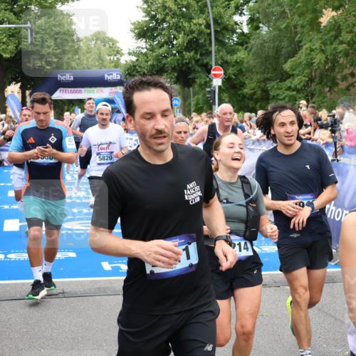 29.06.2025 - hella hamburg halbmarathon Zöllner http://msf.ph/oto/8217245 29.06.2025 10:51:33 Ziel 1335, 2946, 5820, 7943, 9656, 10691, 11422, 13403, 13792, 15871, 15950, 17131 meine-sportfotos.de