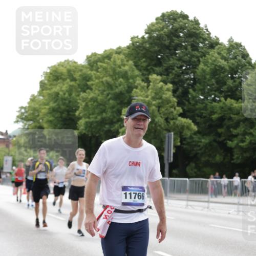 29.06.2025 - hella hamburg halbmarathon Jannik Wohlers http://msf.ph/oto/8217246 29.06.2025 10:27:05 Lombardsbrücke 4372, 5285, 5825, 6214, 10158, 11256, 11766, 12500, 14206, 17427, 17791, 18012, 18097, 18766 meine-sportfotos.de
