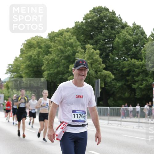 29.06.2025 - hella hamburg halbmarathon Jannik Wohlers http://msf.ph/oto/8217253 29.06.2025 10:27:05 Lombardsbrücke 4372, 5285, 5825, 6214, 10158, 11256, 11766, 12500, 14206, 17427, 17791, 18012, 18097, 18766 meine-sportfotos.de