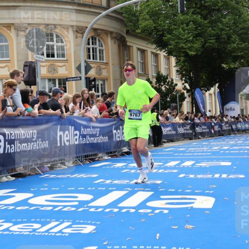 29.06.2025 - hella hamburg halbmarathon Strokosch-Dieckow http://msf.ph/oto/8217279 29.06.2025 10:26:00 Ziel 9767, 10468, 13779, 16615, 17003 meine-sportfotos.de