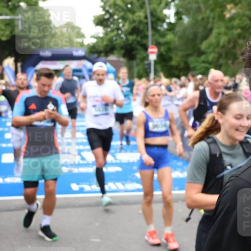 29.06.2025 - hella hamburg halbmarathon Zöllner http://msf.ph/oto/8217284 29.06.2025 10:51:33 Ziel 1335, 2946, 5820, 7943, 9656, 10691, 11422, 13403, 13792, 15871, 15950, 17131 meine-sportfotos.de