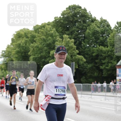 29.06.2025 - hella hamburg halbmarathon Jannik Wohlers http://msf.ph/oto/8217291 29.06.2025 10:27:05 Lombardsbrücke 4372, 5285, 5825, 6214, 10158, 11256, 11766, 12500, 14206, 17427, 17791, 18012, 18097, 18766 meine-sportfotos.de