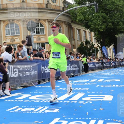 29.06.2025 - hella hamburg halbmarathon Strokosch-Dieckow http://msf.ph/oto/8217303 29.06.2025 10:26:00 Ziel 9767, 10468, 13779, 16615, 17003 meine-sportfotos.de
