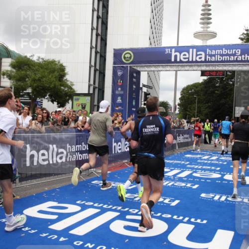 29.06.2025 - hella hamburg halbmarathon Michael Strokosch http://msf.ph/oto/8217305 29.06.2025 10:48:19 Ziel 1914, 7599, 8916, 9770, 11211, 11467, 12685, 14192, 14797, 14814, 15590, 15629, 15735, 15973, 15981, 18963, 19127 meine-sportfotos.de