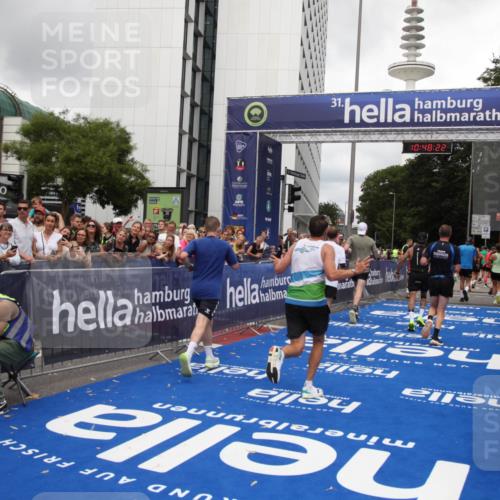 29.06.2025 - hella hamburg halbmarathon Michael Strokosch http://msf.ph/oto/8217349 29.06.2025 10:48:21 Ziel 7367, 7599, 8916, 9770, 11211, 11467, 12685, 14797, 14814, 15590, 15629, 15735, 15981, 17982, 18963, 19127 meine-sportfotos.de