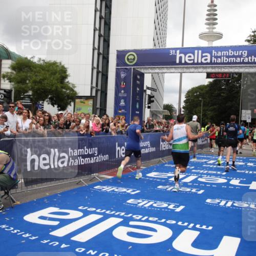 29.06.2025 - hella hamburg halbmarathon Michael Strokosch http://msf.ph/oto/8217351 29.06.2025 10:48:21 Ziel 7367, 7599, 8916, 9770, 11211, 11467, 12685, 14797, 14814, 15590, 15629, 15735, 15981, 17982, 18963, 19127 meine-sportfotos.de