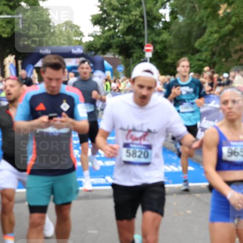 29.06.2025 - hella hamburg halbmarathon Zöllner http://msf.ph/oto/8217364 29.06.2025 10:51:35 Ziel 1335, 5008, 7943, 10691, 13403, 13792, 15871, 17131, 19007 meine-sportfotos.de