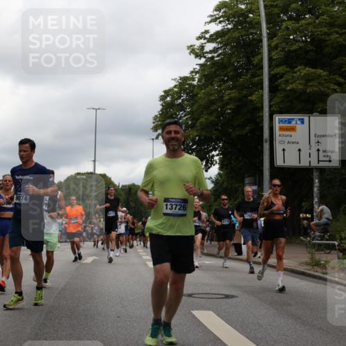 29.06.2025 - hella hamburg halbmarathon Yannick Fuchs http://msf.ph/oto/8217365 29.06.2025 10:45:50 20KM 2364, 2396, 2397, 2670, 2718, 2818, 4033, 4140, 4814, 4839, 5008, 5102, 6286, 6657, 6776, 7724, 7786, 8371, 8413, 8710, 8856, 9074, 9476, 9656, 9739, 9793, 9869, 10868, 11551, 11791, 12224, 12450, 12580, 13015, 13047, 13051, 13707, 13726, 13792, 13799, 14012, 14122, 14248, 14865, 14994, 15356, 15496, 15643, 15727, 15829, 15831, 16179, 16591, 17033, 17131, 17530, 17682, 17815, 17962, 17978, 17997, 18019, 18475, 18869, 18982, 19020 meine-sportfotos.de