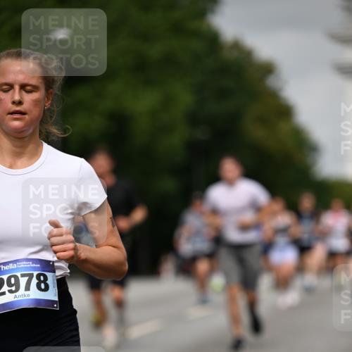 29.06.2025 - hella hamburg halbmarathon Dr. Thomas Lammeyer http://msf.ph/oto/8217381 29.06.2025 10:12:52 Kennedybrücke 1147, 1188, 2427, 2978, 3762, 4859, 5100, 5885, 6590, 6674, 7198, 7348, 7453, 9457, 9616, 9718, 9823, 9951, 9958, 9966, 10092, 10609, 10857 meine-sportfotos.de