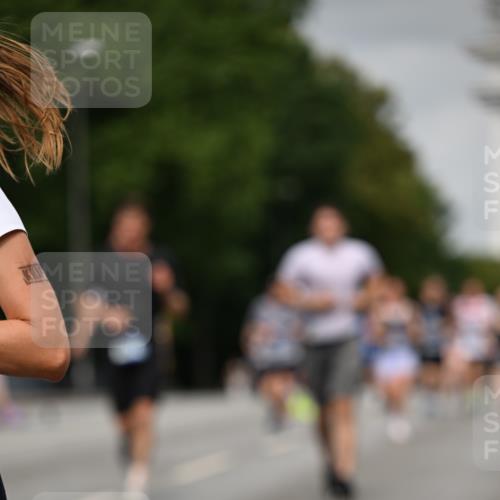 29.06.2025 - hella hamburg halbmarathon Dr. Thomas Lammeyer http://msf.ph/oto/8217422 29.06.2025 10:12:52 Kennedybrücke 1147, 1188, 2427, 2978, 3762, 4859, 5100, 5885, 6590, 6674, 7198, 7348, 7453, 9457, 9616, 9718, 9823, 9951, 9958, 9966, 10092, 10609, 10857 meine-sportfotos.de