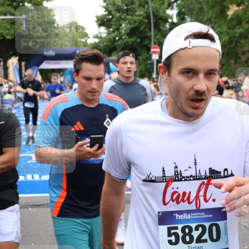 29.06.2025 - hella hamburg halbmarathon Zöllner http://msf.ph/oto/8217447 29.06.2025 10:51:36 Ziel 1335, 5008, 7943, 10691, 13327, 13403, 17131, 19007 meine-sportfotos.de