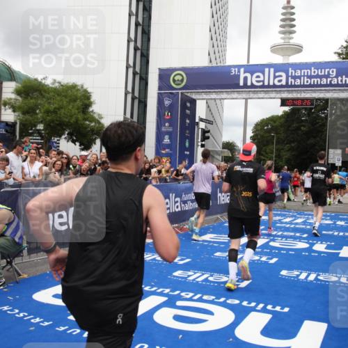 29.06.2025 - hella hamburg halbmarathon Michael Strokosch http://msf.ph/oto/8217450 29.06.2025 10:48:25 Ziel 1537, 3747, 5129, 5362, 5528, 6081, 6923, 7367, 8216, 9770, 11467, 12549, 14797, 15735, 17745, 17982, 18963 meine-sportfotos.de