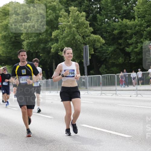 29.06.2025 - hella hamburg halbmarathon Jannik Wohlers http://msf.ph/oto/8217481 29.06.2025 10:27:07 Lombardsbrücke 4372, 5285, 5825, 6214, 7764, 8085, 10158, 10412, 10413, 11256, 12500, 14206, 17427, 17791, 18012, 18097, 18766 meine-sportfotos.de