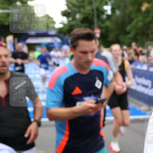 29.06.2025 - hella hamburg halbmarathon Zöllner http://msf.ph/oto/8217491 29.06.2025 10:51:37 Ziel 1335, 5008, 7943, 10691, 13327, 13403, 19007 meine-sportfotos.de