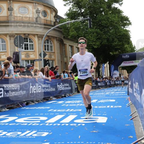 29.06.2025 - hella hamburg halbmarathon Strokosch-Dieckow http://msf.ph/oto/8217504 29.06.2025 10:26:26 Ziel 7380, 14728, 17040 meine-sportfotos.de