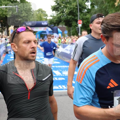 29.06.2025 - hella hamburg halbmarathon Zöllner http://msf.ph/oto/8217523 29.06.2025 10:51:38 Ziel 1335, 5008, 10691, 13327, 13403, 14012, 19007, 19020 meine-sportfotos.de