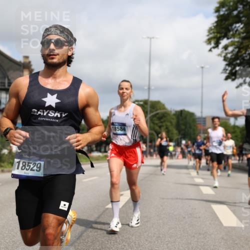 29.06.2025 - hella hamburg halbmarathon Yannick Fuchs http://msf.ph/oto/8217529 29.06.2025 10:32:56 20KM 1042, 1615, 1688, 1710, 2296, 2745, 2849, 3530, 4148, 5091, 6095, 7110, 7229, 8002, 8091, 8571, 9171, 11049, 11952, 12915, 13755, 14274, 14688, 14992, 16075, 17623, 18276, 18529, 18584, 18723, 18761 meine-sportfotos.de