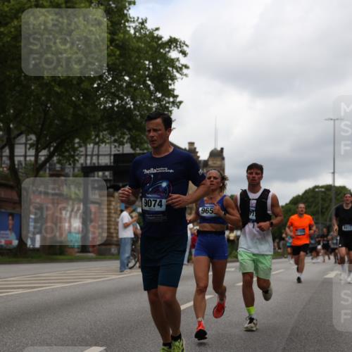 29.06.2025 - hella hamburg halbmarathon Yannick Fuchs http://msf.ph/oto/8217546 29.06.2025 10:45:51 20KM 2364, 2396, 2397, 2670, 2718, 2818, 4033, 4140, 4814, 4839, 5008, 5102, 6286, 6657, 6776, 7724, 7786, 8371, 8413, 8710, 8856, 9074, 9082, 9656, 9739, 9793, 9869, 11551, 11791, 12224, 12450, 12580, 13015, 13047, 13051, 13707, 13726, 13792, 13799, 14012, 14122, 14248, 14865, 14994, 15356, 15496, 15643, 15727, 15829, 15831, 16003, 16179, 16591, 17033, 17131, 17682, 17815, 17962, 17978, 17997, 18019, 18475, 18869, 18982, 19020 meine-sportfotos.de