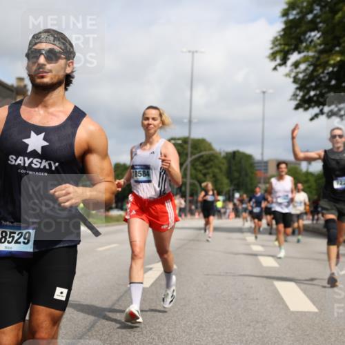 29.06.2025 - hella hamburg halbmarathon Yannick Fuchs http://msf.ph/oto/8217549 29.06.2025 10:32:56 20KM 1042, 1615, 1688, 1710, 2296, 2745, 2849, 3530, 4148, 5091, 6095, 7110, 7229, 8002, 8091, 8571, 9171, 11049, 11952, 12915, 13755, 14274, 14688, 14992, 16075, 17623, 18276, 18529, 18584, 18723, 18761 meine-sportfotos.de