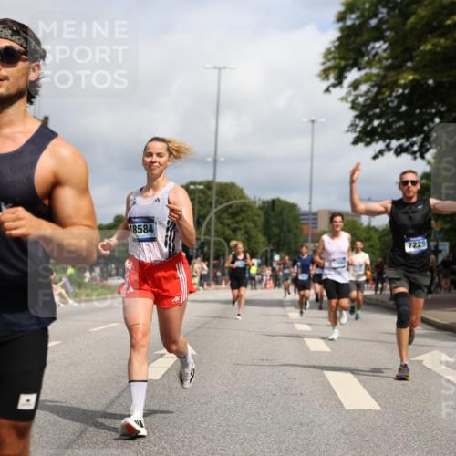 29.06.2025 - hella hamburg halbmarathon Yannick Fuchs http://msf.ph/oto/8217565 29.06.2025 10:32:56 20KM 1042, 1615, 1688, 1710, 2296, 2745, 2849, 3530, 4148, 5091, 6095, 7110, 7229, 8002, 8091, 8571, 9171, 11049, 11952, 12915, 13755, 14274, 14688, 14992, 16075, 17623, 18276, 18529, 18584, 18723, 18761 meine-sportfotos.de